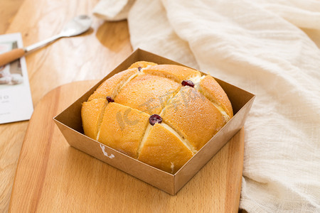 摄影图红豆面包 