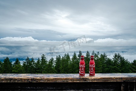 富士山上可乐摄影图