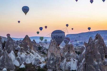 土耳其热气球摄影照片_绚丽热气球摄影图