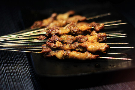 海鲜菇炒牛肉摄影照片_烧烤肉串摄影图