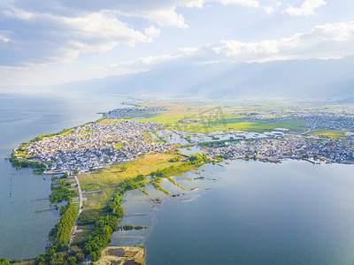 云南旅游图摄影照片_航拍大理洱海摄影图