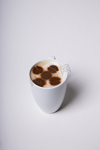 马克杯热饮拉花咖啡饮品摄影图