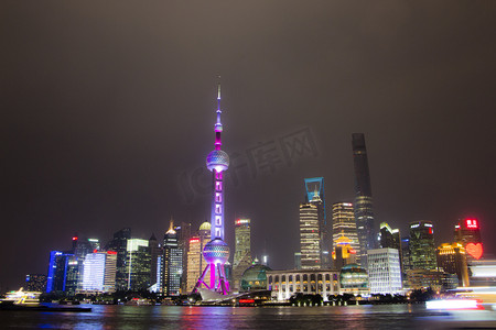 上海外滩东方明珠夜景摄影图