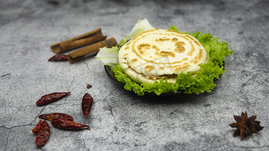 旅游美食摄影照片_美食肉夹馍摄影图