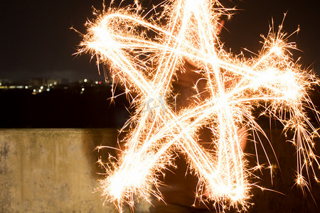 烟火仙女棒摄影图烟花烟花棒摄影图2020年新年烟火与灿烂的葡萄酒前景