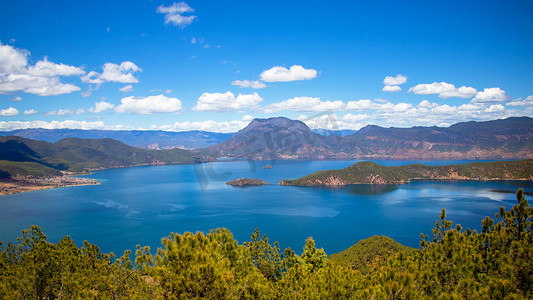 日月山河摄影照片_泸沽湖风景图