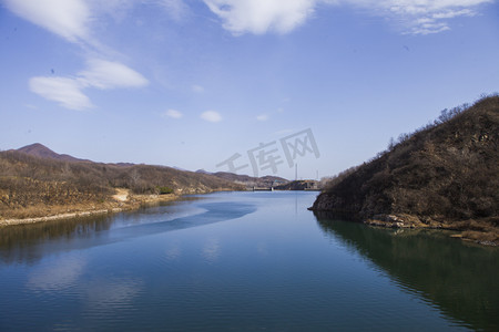 河南省平顶山市鲁山县尧山风景名胜昭平湖摄影图