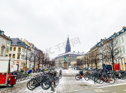 丹麦街头自行车和古建筑摄影图