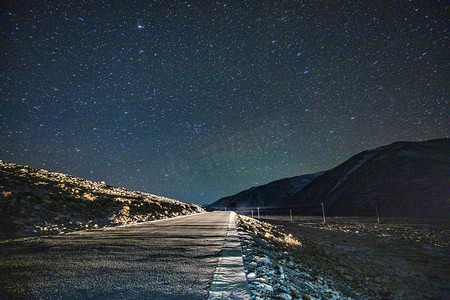 冷湖星空摄影照片_夜空星空摄影图