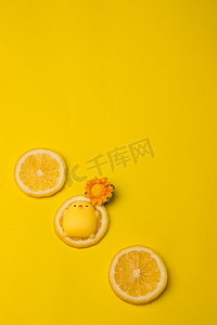 开学彩色摄影照片_柠檬摄影图