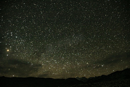 夜晚星空摄影照片_夜空星空摄影图