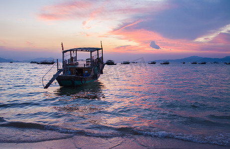 巽寮湾夕阳西下渔船摄影图