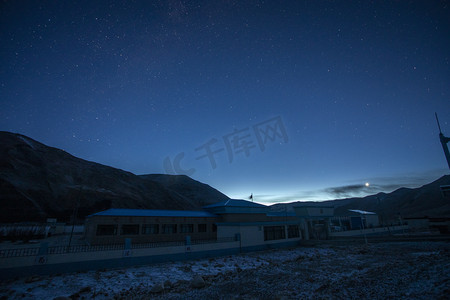 梦幻星空婚礼背景摄影照片_夜空星空摄影图