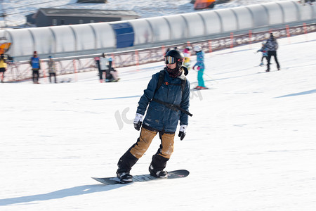 雪地雪景摄影照片_滑雪运动刺激运动摄影图