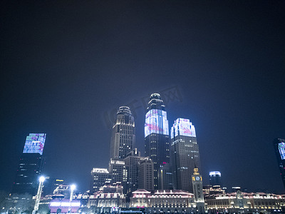 写字楼夜景摄影照片_城市写字楼夜景摄影图