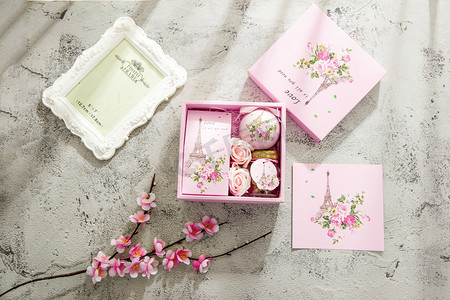 中式礼物盒摄影照片_礼物袋礼盒手提袋喜糖盒摄影图