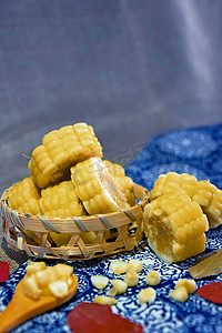 烫金花纹底纹摄影照片_五谷杂粮玉米食材美食摄影图