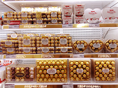 超市巧克力摄影图