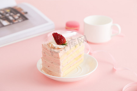 点心下午茶摄影照片_草莓奶油蛋糕摄影图
