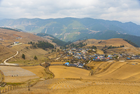 香格里拉小村庄摄影图