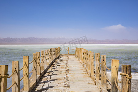 古画山水摄影照片_青海湖风景摄影图