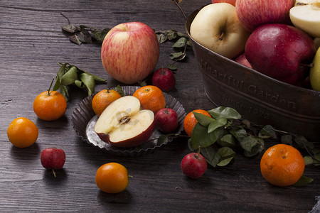 新鲜水果雪梨苹果桔子摄影图