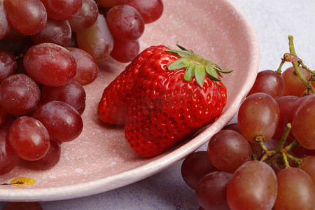 水果提子草莓摄影图