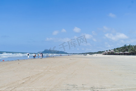 夏日海边海边摄影照片_海边沙滩摄影图