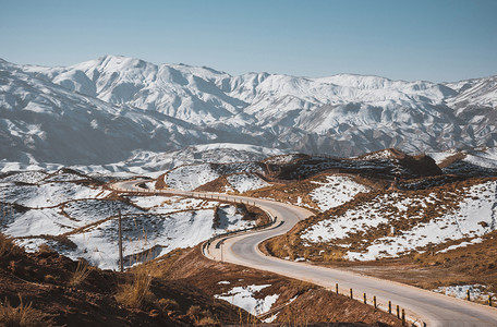 冬至诗词摄影照片_雪山公路摄影图