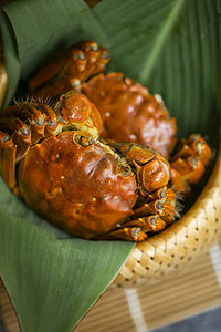 欢度国庆国泰民安摄影照片_火红的螃蟹摄影图