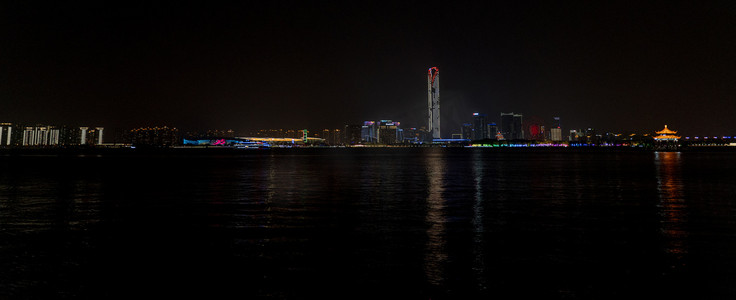 夜景树木摄影照片_苏州城市夜景广角摄影图