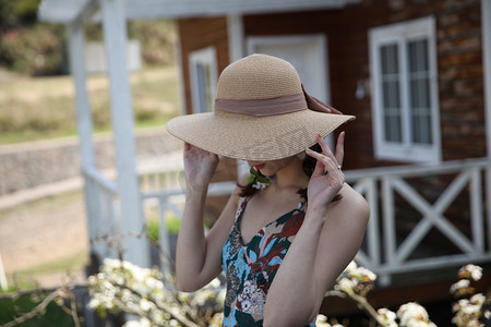 遮阳帽摄影照片_太阳帽遮阳帽模特摄影图夏天清凉美女