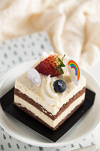 甜点草莓奶油蛋糕摄影图
