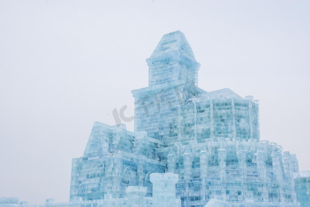 城堡冰雪摄影照片_冰雪冰雕城堡摄影图
