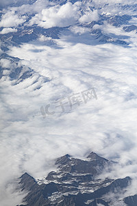 俯瞰大地山峰摄影图