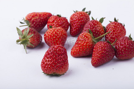 新鲜可口草莓摄影图配图