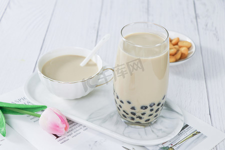 奶茶价格表白色摄影照片_奶茶饮料摄影图