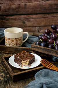 巧克力蛋糕摄影照片_巧克力蛋糕摄影图