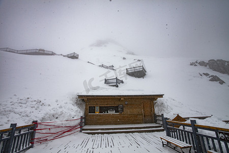 风景名胜雪峰雪景摄影图