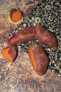 现磨粗粮摄影照片_红薯番薯摄影图