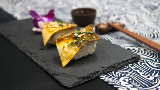 日式料理沙拉寿司卷摄影图