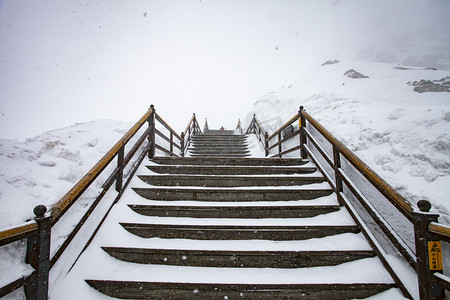 风景名胜雪峰雪景摄影图