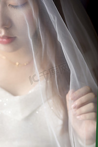 七夕剪纸风摄影照片_盖着头纱的新娘