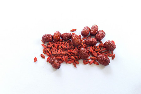 红枣枸杞中药材干货白底摄影图