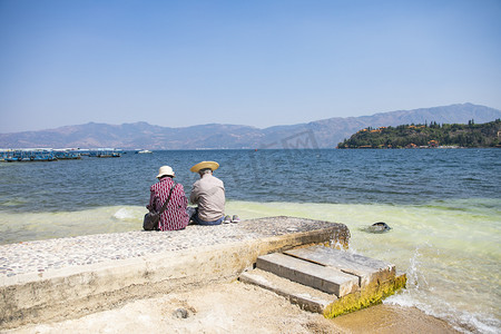 自然风景大海湖泊旅游背影摄影图