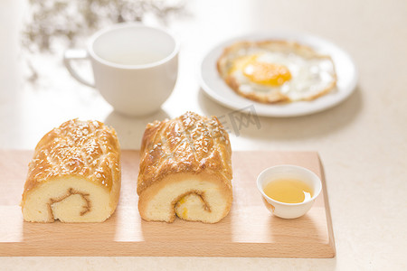 鸡蛋仔饼炉摄影照片_牛奶鸡蛋蛋糕摄影图