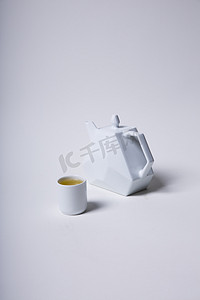 白色茶壶茶杯摄影图 