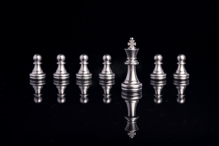 女国王皇冠摄影照片_国际象棋国王卫兵摄影图