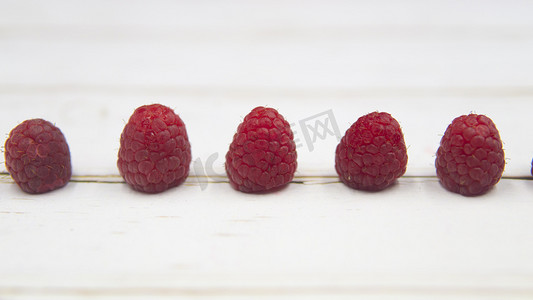 夏日水果红树莓摄影图