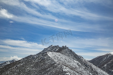 冬季山摄影照片_景区雪和山摄影图